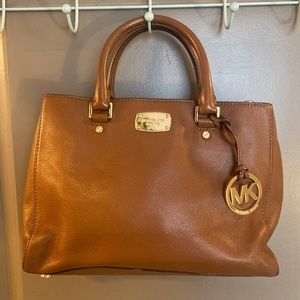 MICHEAL KORS SATCHEL PURSE